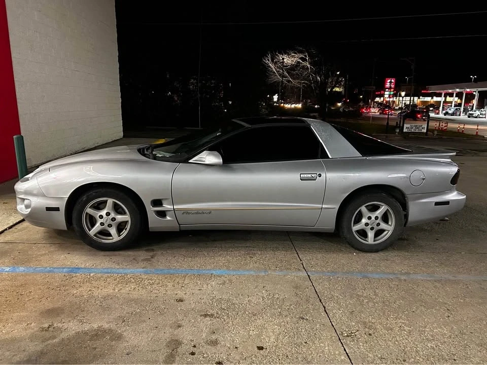 2000 Pontiac Firebird 4th Gen - Image 2 of 8