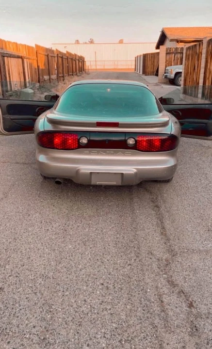 2000 Pontiac Firebird 4th Gen - Image 2 of 2