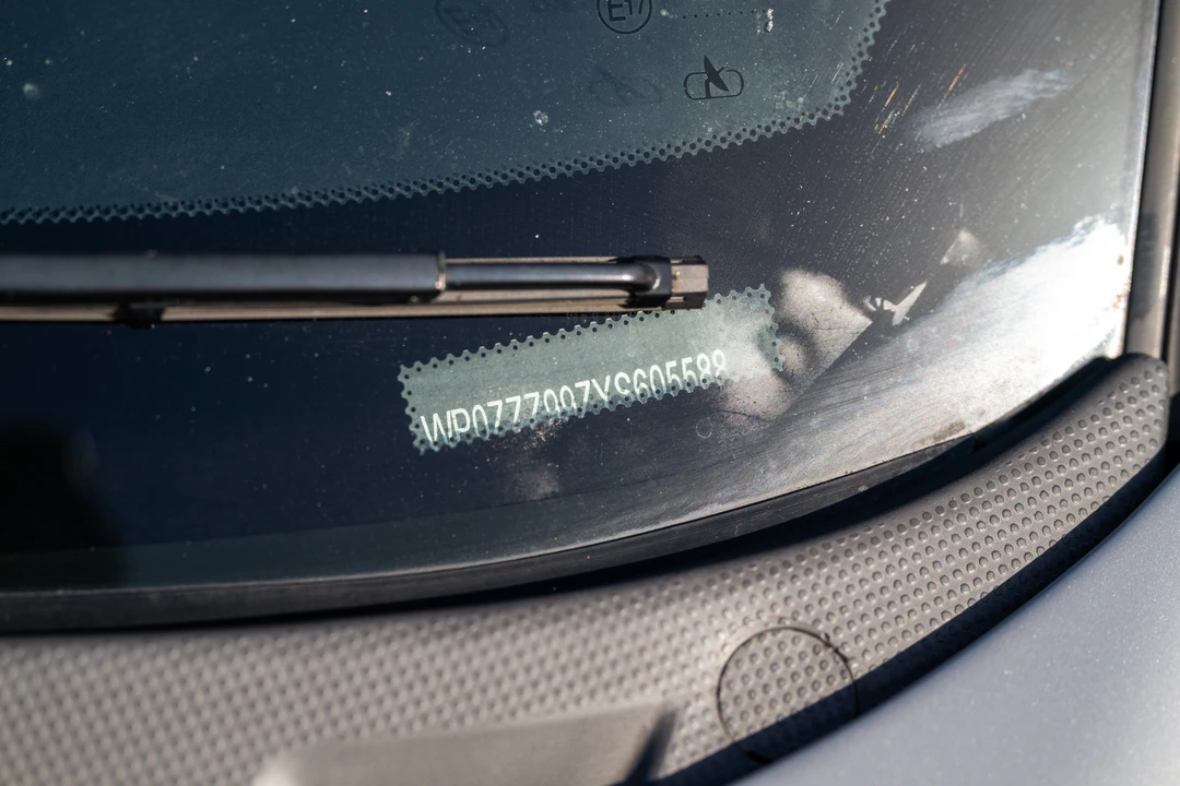 2000 Porsche 996 Carrera - Image 28 of 31