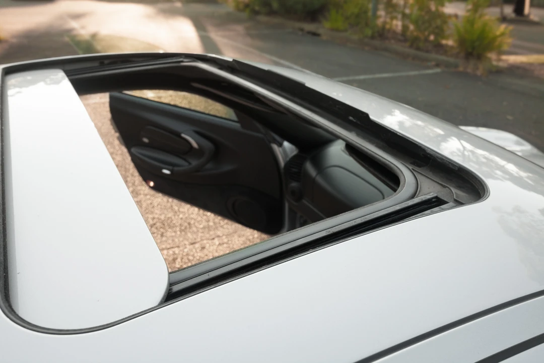 2001 Porsche 996 Carrera - Image 26 of 31