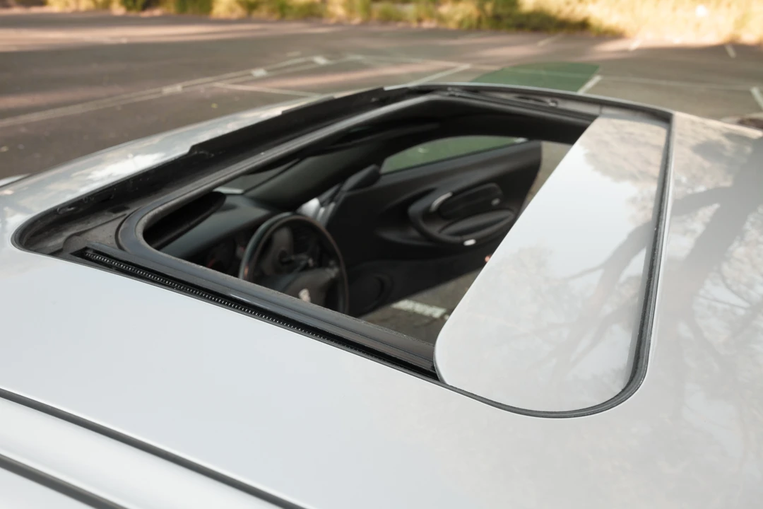 2001 Porsche 996 Carrera - Image 27 of 31