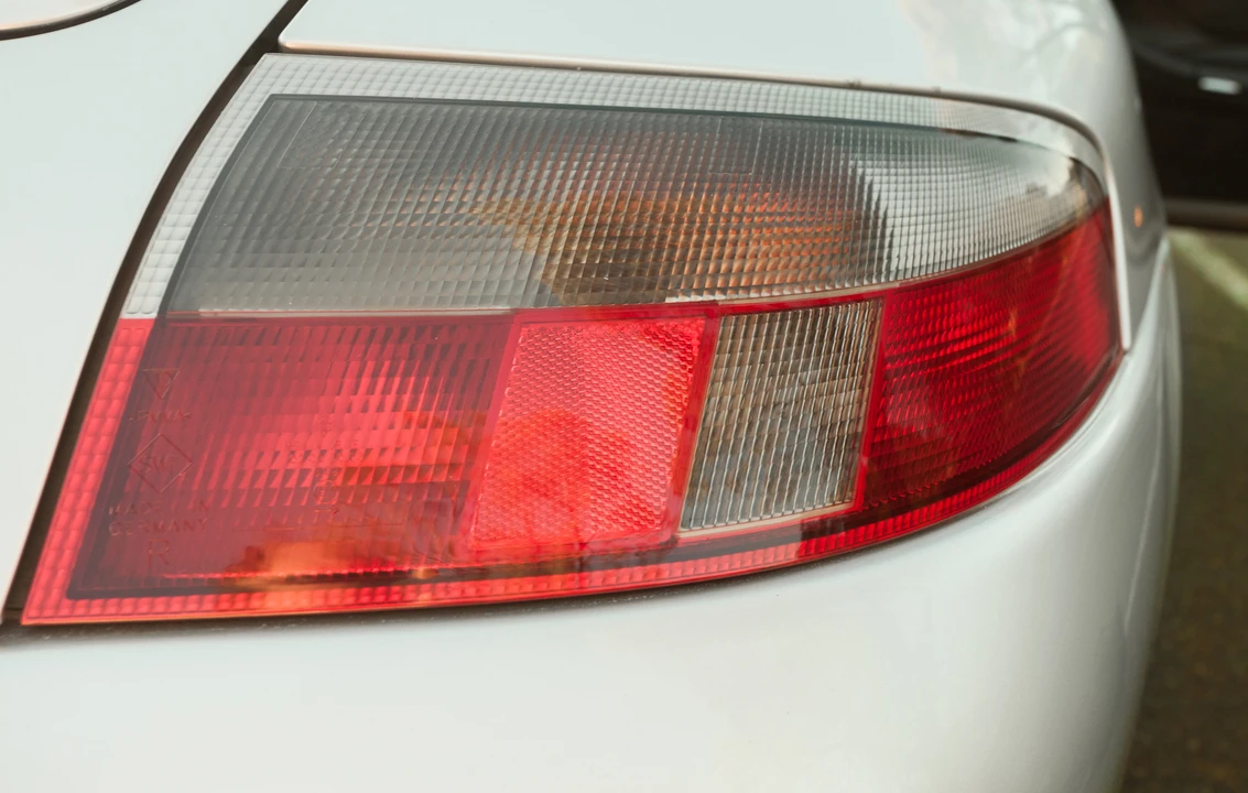 2001 Porsche 996 Carrera - Image 19 of 31