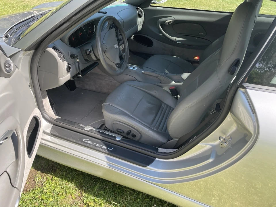 2000 Porsche 996 Carrera 4 - Image 28 of 31