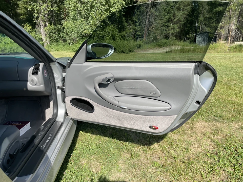 2000 Porsche 996 Carrera 4 - Image 14 of 31