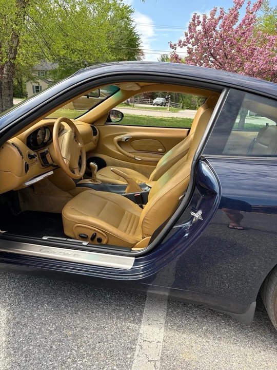 2000 Porsche 996 Carrera 4 - Image 24 of 31