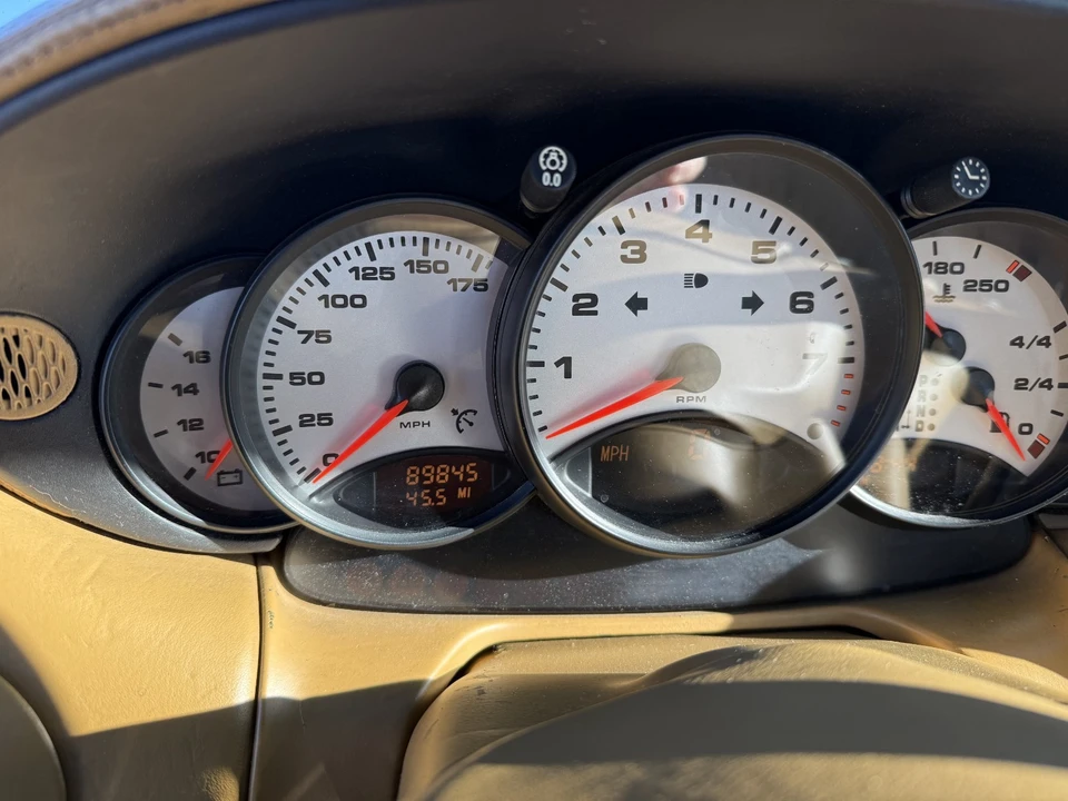 2000 Porsche 996 Carrera 4 - Image 10 of 14