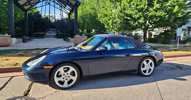 2000 Porsche 911 Carrera 2 Cabriolet 2D