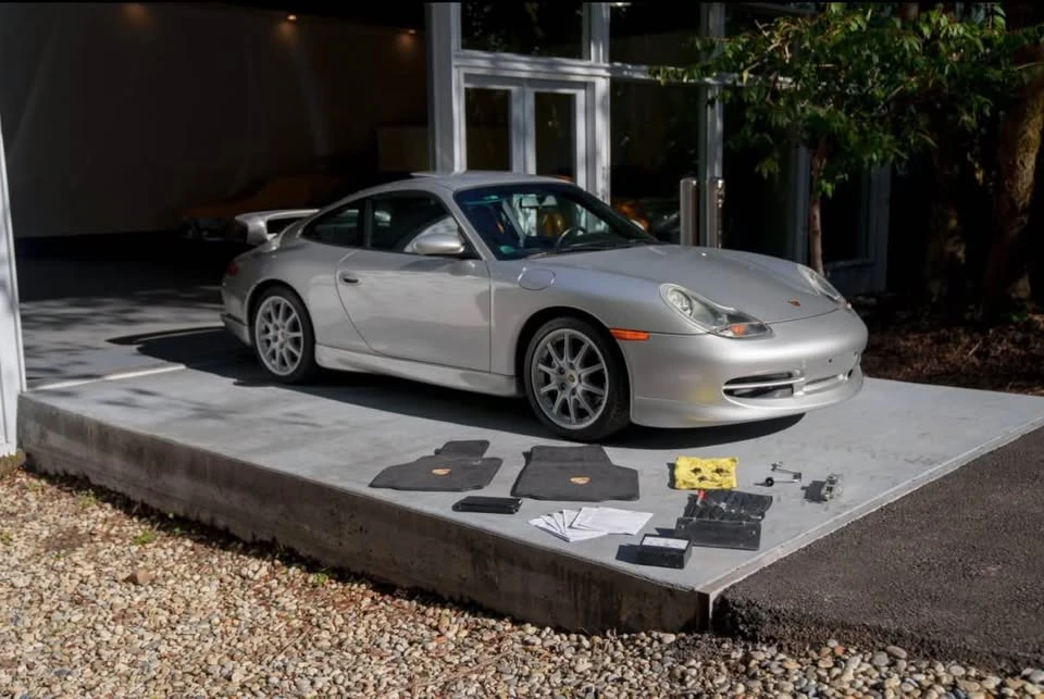 2000 Porsche 996 Carrera 4 - Image 16 of 19