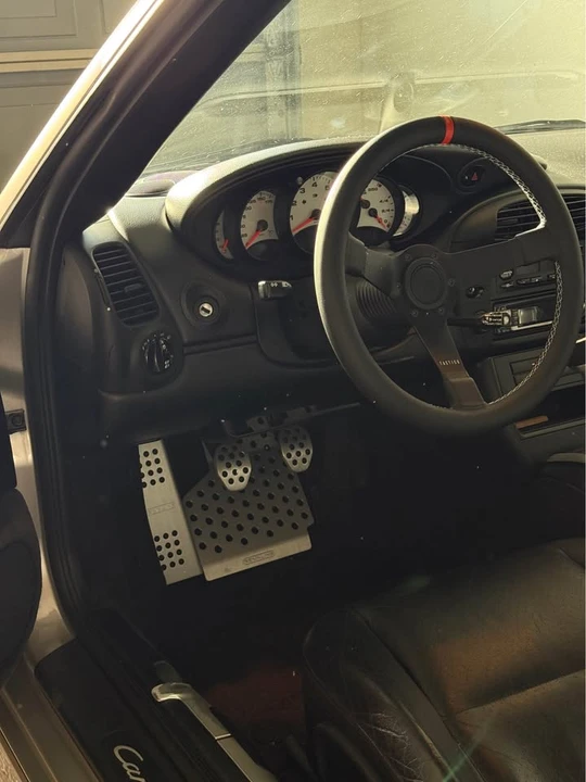 2000 Porsche 996 Carrera 4 - Image 10 of 19