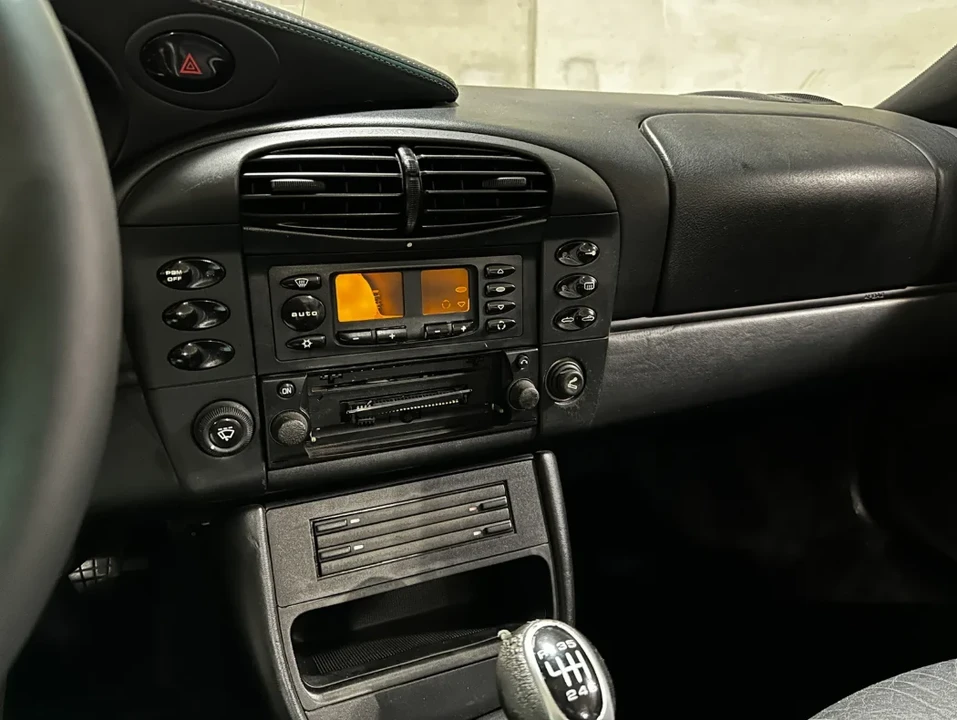2000 Porsche 996 Carrera 4 - Image 25 of 30