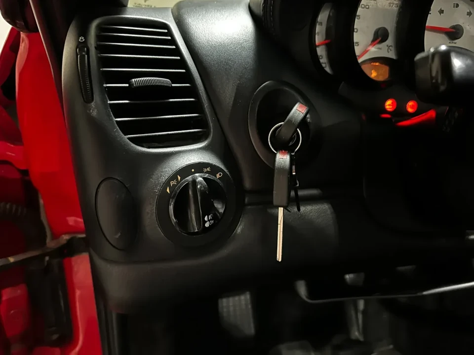 2000 Porsche 996 Carrera 4 - Image 19 of 30