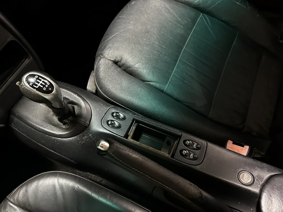 2000 Porsche 996 Carrera 4 - Image 24 of 30