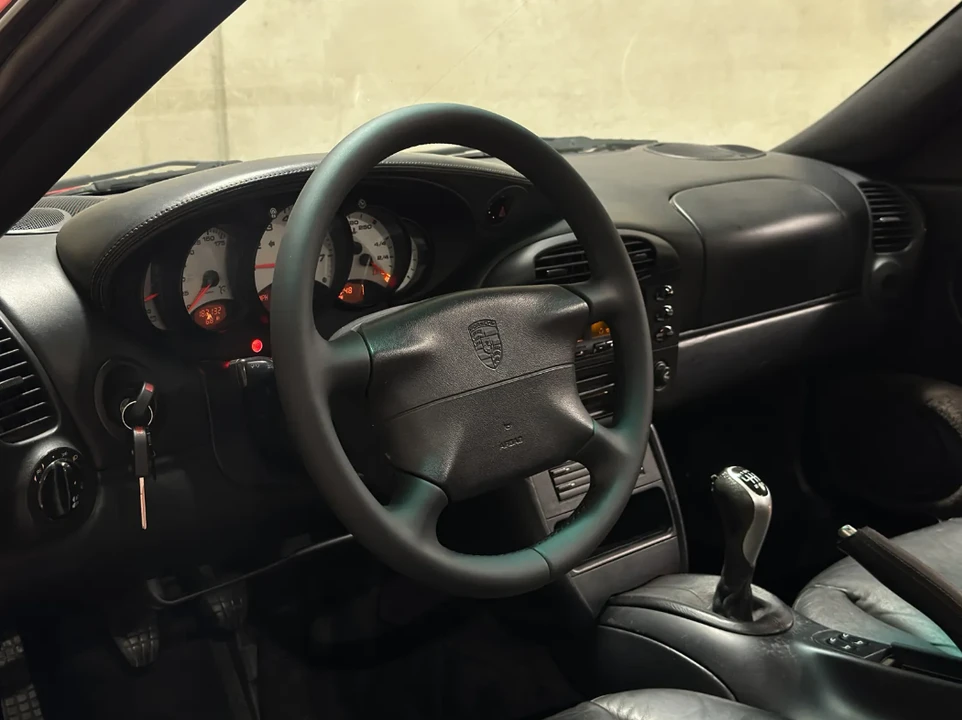 2000 Porsche 996 Carrera 4 - Image 16 of 30