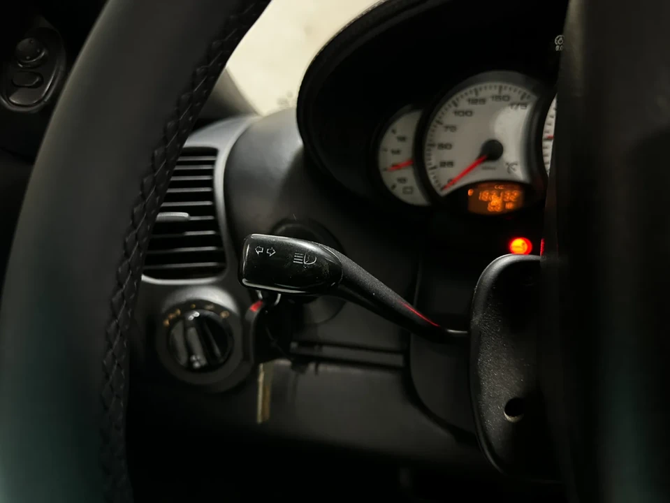 2000 Porsche 996 Carrera 4 - Image 21 of 30