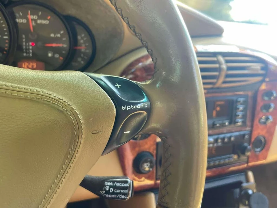 2000 Porsche 996 Carrera 4 - Image 17 of 31