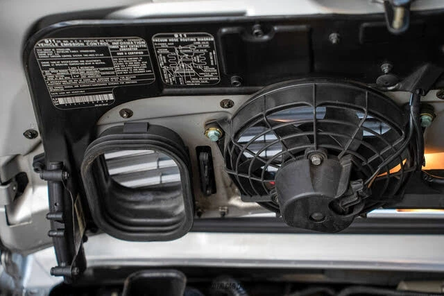 2000 Porsche 996 Carrera 4 - Image 30 of 31