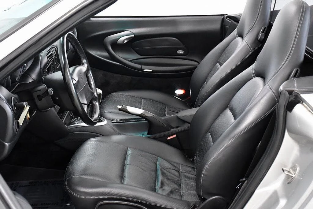 2000 Porsche 996 Carrera 4 - Image 13 of 31