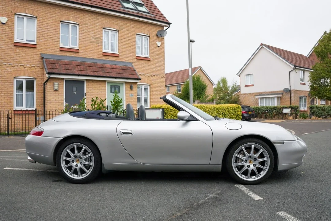 2000 Porsche 996 Carrera 4 - Image 9 of 31