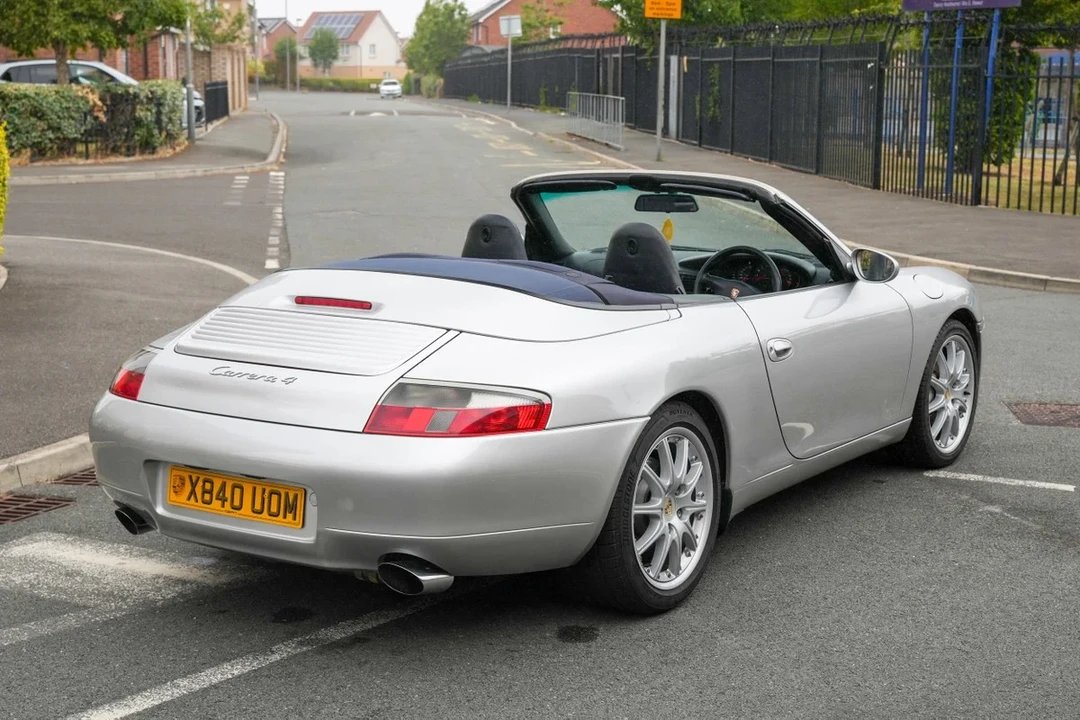 2000 Porsche 996 Carrera 4 - Image 11 of 31
