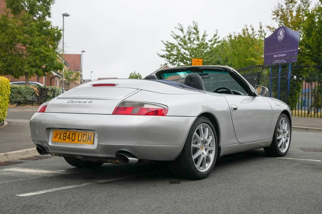2000 Porsche 996 Carrera 4 - Image 13 of 31