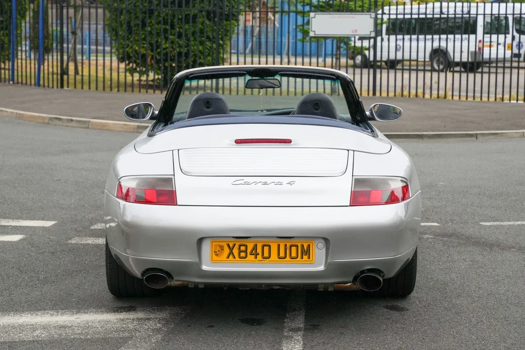 2000 Porsche 996 Carrera 4 - Image 15 of 31