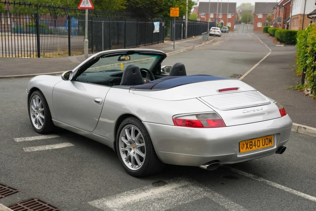 2000 Porsche 996 Carrera 4 - Image 19 of 31