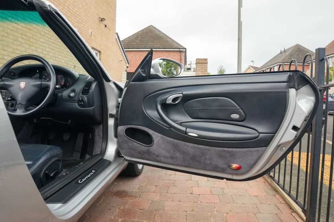 2000 Porsche 996 Carrera 4 - Image 6 of 31