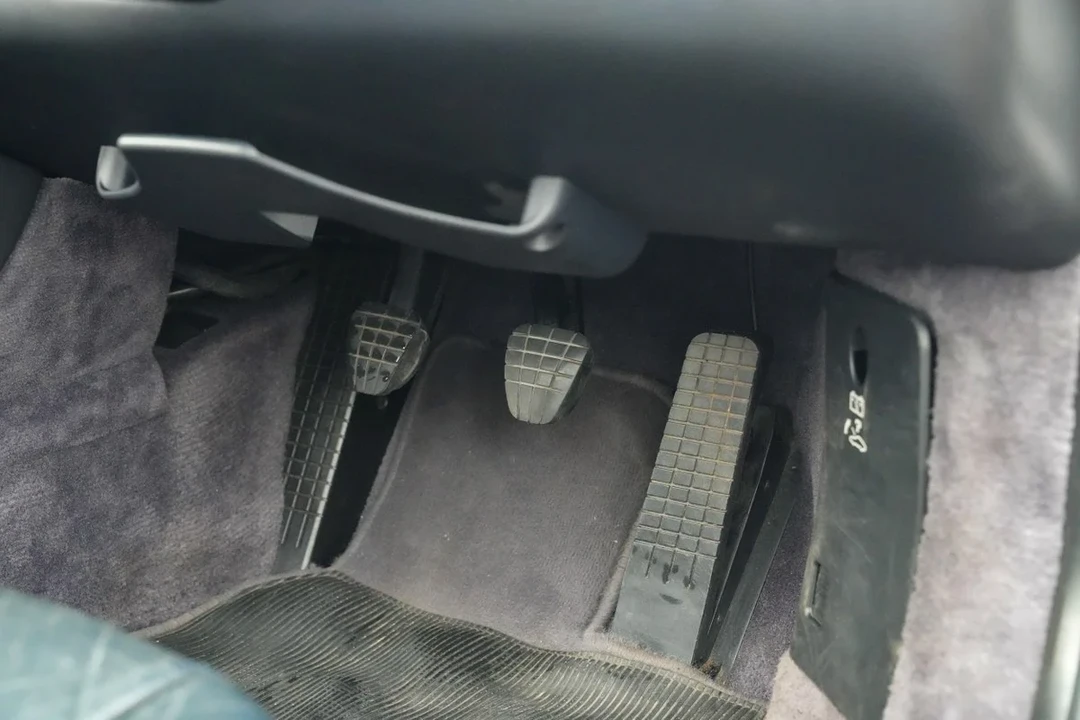 2000 Porsche 996 Carrera 4 - Image 8 of 31