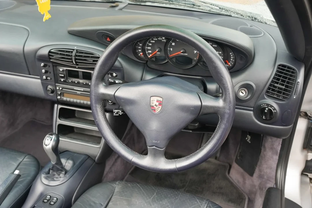 2000 Porsche 996 Carrera 4 - Image 10 of 31