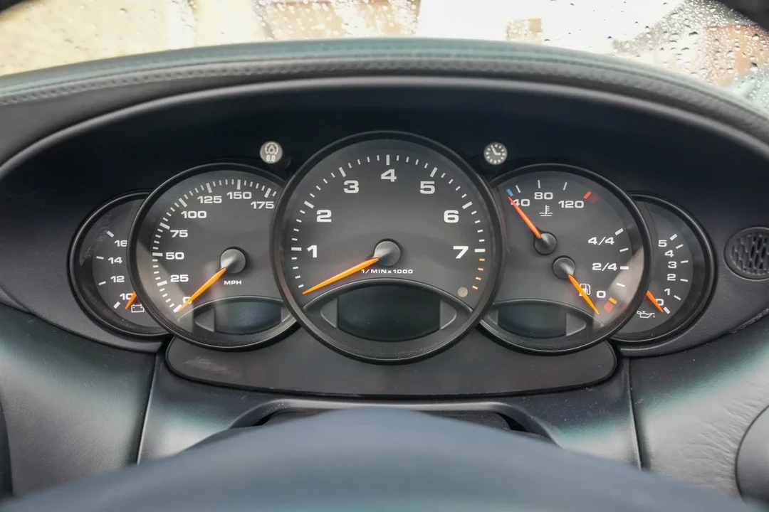 2000 Porsche 996 Carrera 4 - Image 14 of 31