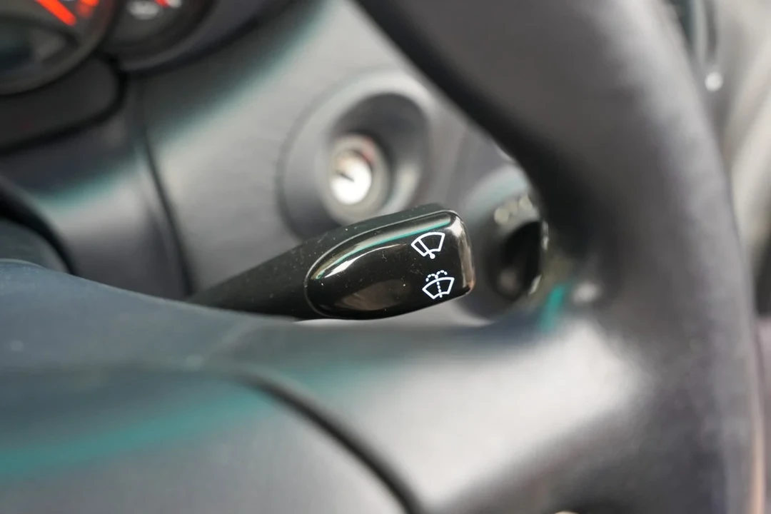 2000 Porsche 996 Carrera 4 - Image 16 of 31