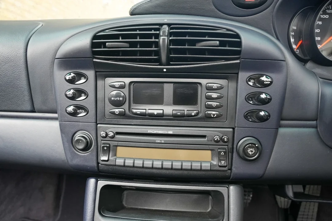 2000 Porsche 996 Carrera 4 - Image 18 of 31