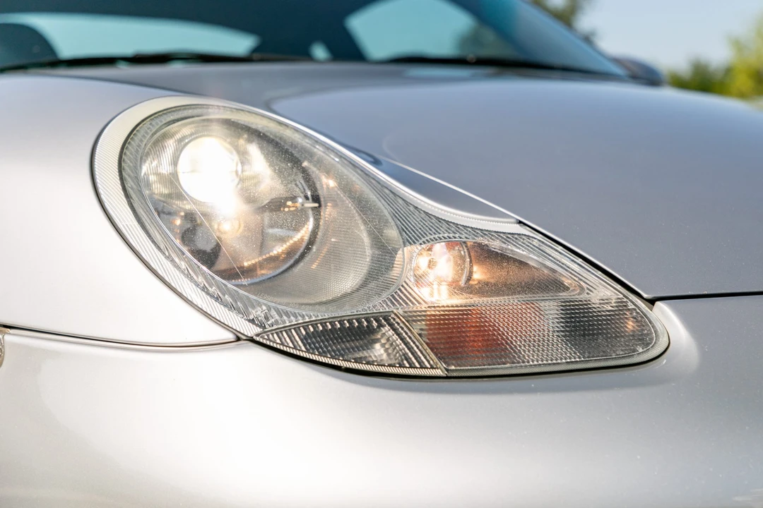 2000 Porsche 996 Carrera 4 - Image 16 of 31