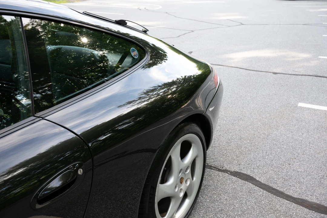2000 Porsche 996 Carrera 4 - Image 25 of 31