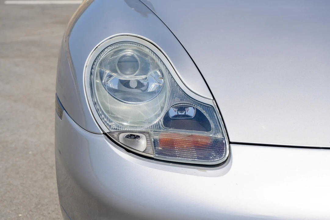 2000 Porsche 996 Carrera 4 - Image 12 of 31