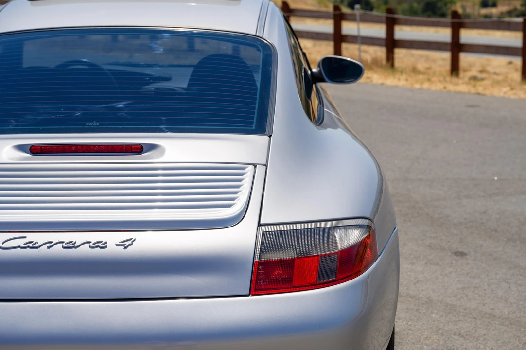 2000 Porsche 996 Carrera 4 - Image 24 of 31