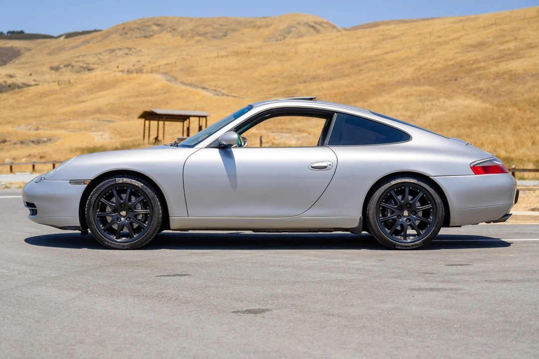 2000 Porsche 996 Carrera 4 - Image 8 of 31
