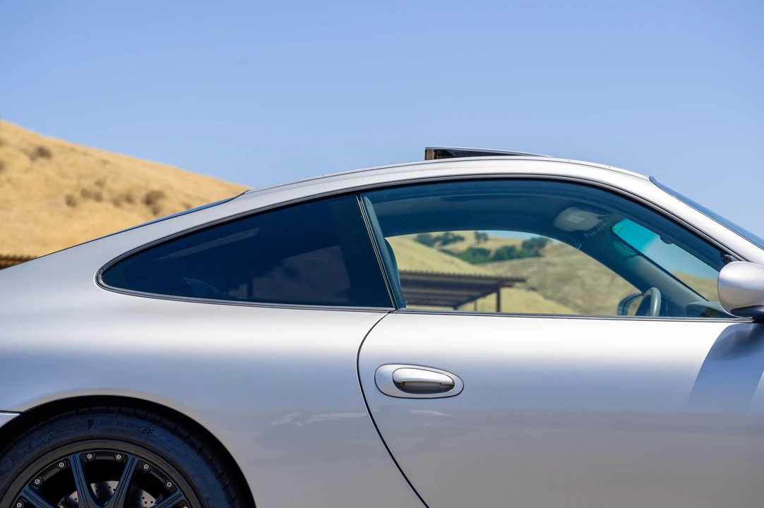 2000 Porsche 996 Carrera 4 - Image 28 of 31