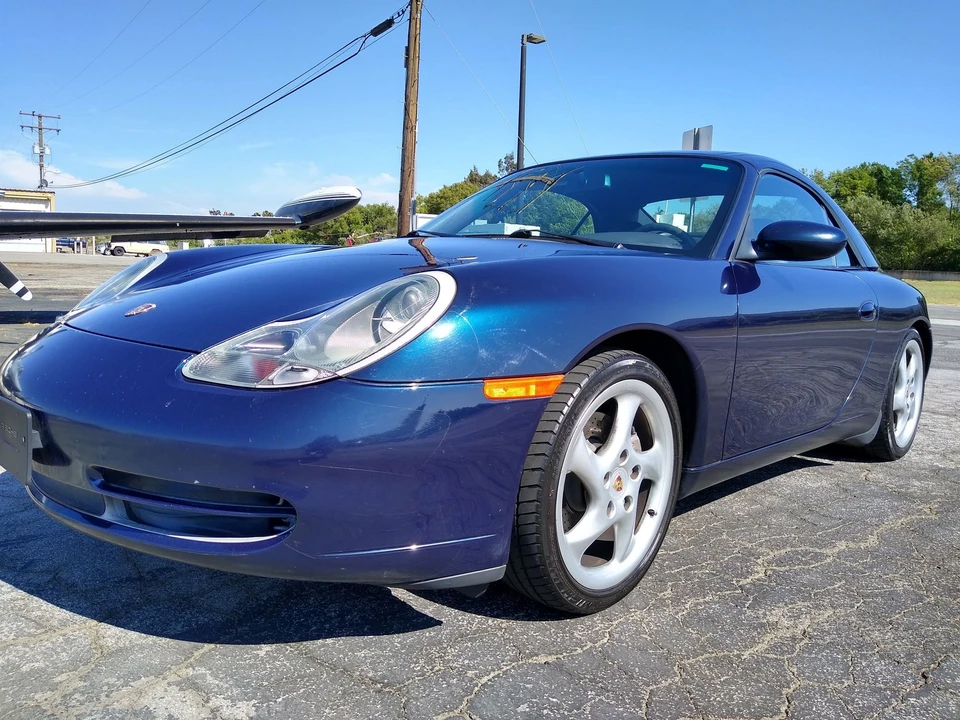 2000 Porsche 996 Carrera 4 - Image 9 of 31