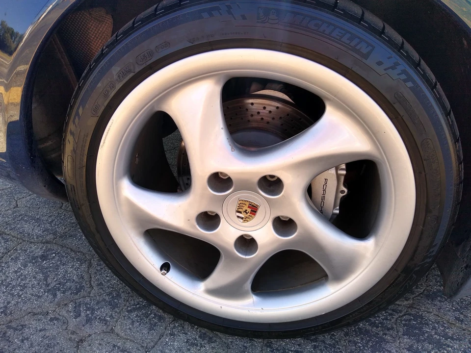 2000 Porsche 996 Carrera 4 - Image 17 of 31
