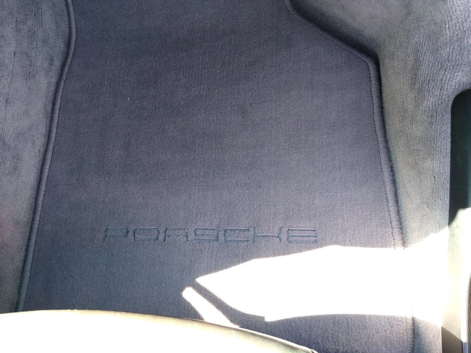 2000 Porsche 996 Carrera 4 - Image 24 of 31
