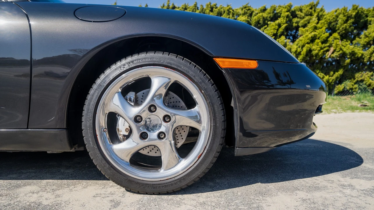 2000 Porsche 996 Carrera - Image 30 of 31