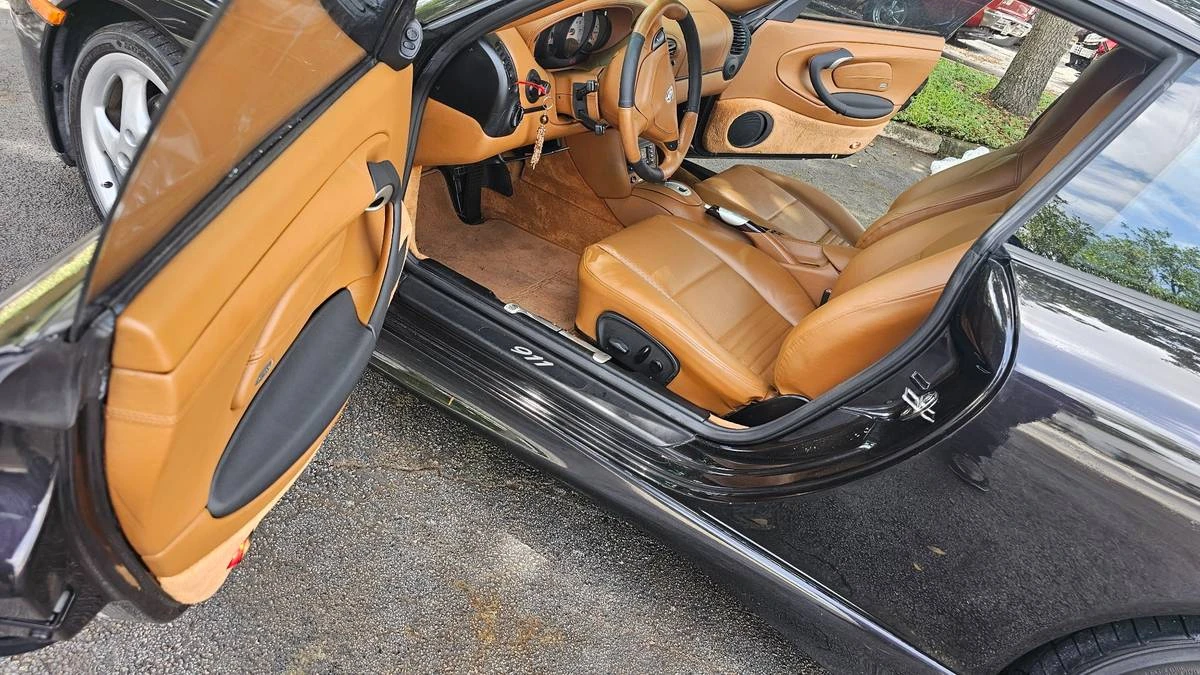 2000 Porsche 996 Carrera 4 - Image 6 of 9