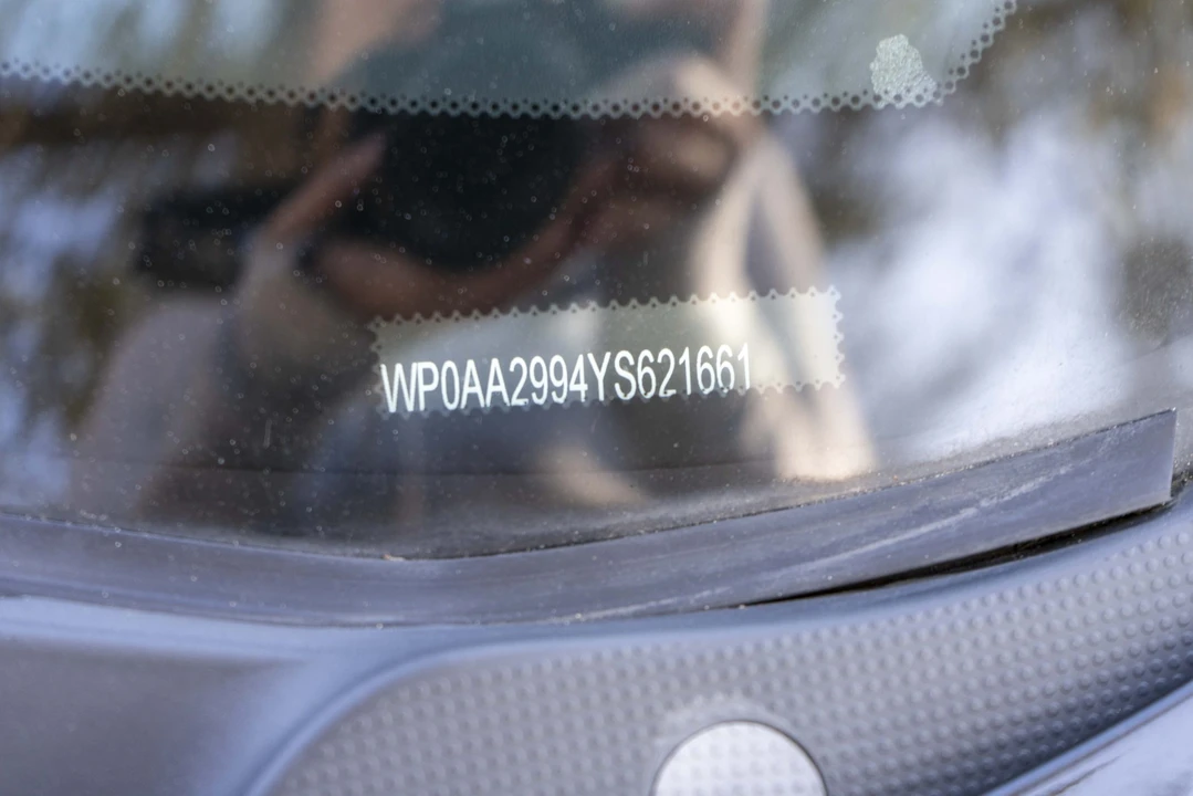 2000 Porsche 996 Carrera - Image 27 of 31