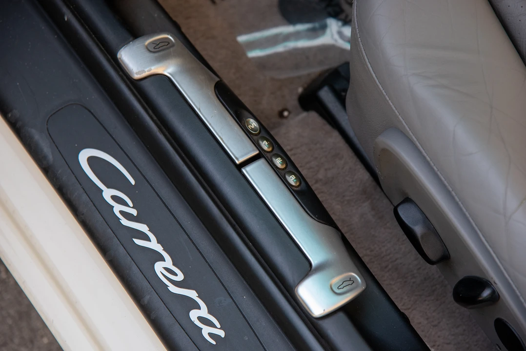 2000 Porsche 996 Carrera - Image 30 of 31