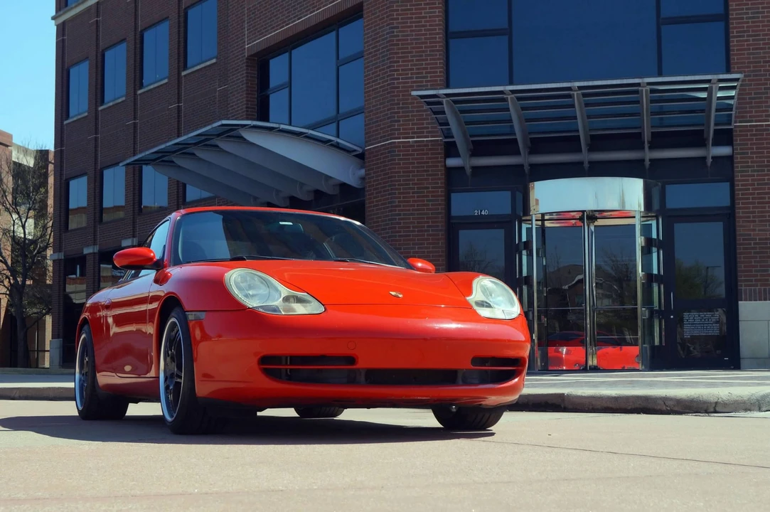 2000 Porsche 996 Carrera - Image 2 of 31