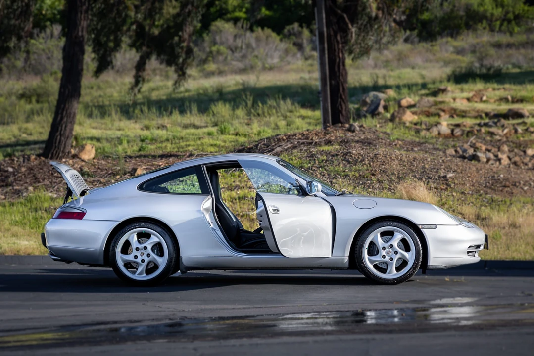 2000 Porsche 996 Carrera - Image 26 of 31