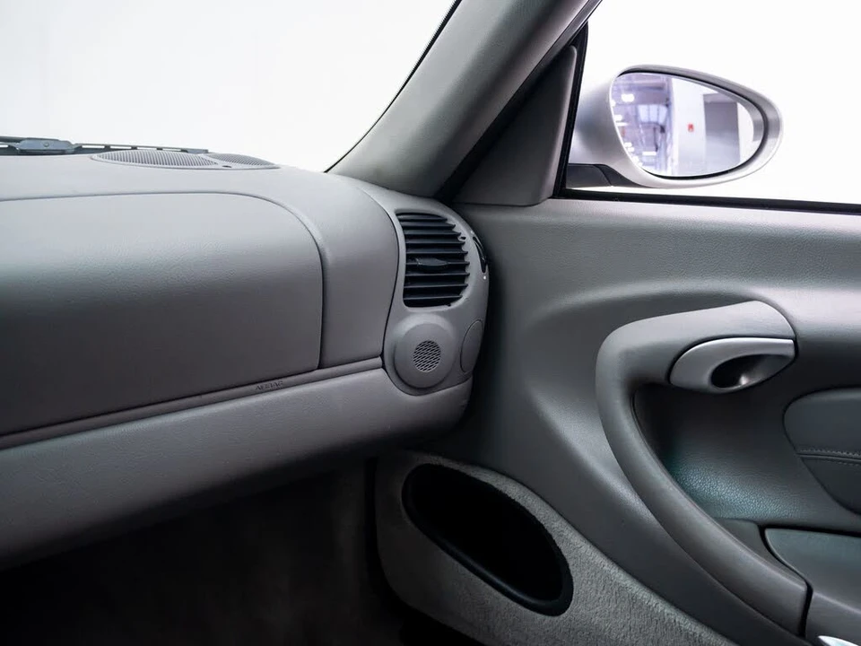 2000 Porsche 996 Carrera - Image 25 of 31