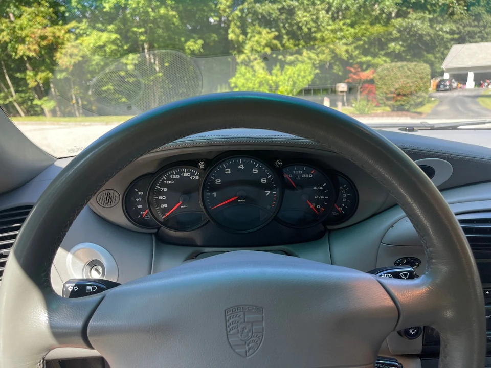 2000 Porsche 996 Carrera - Image 30 of 31