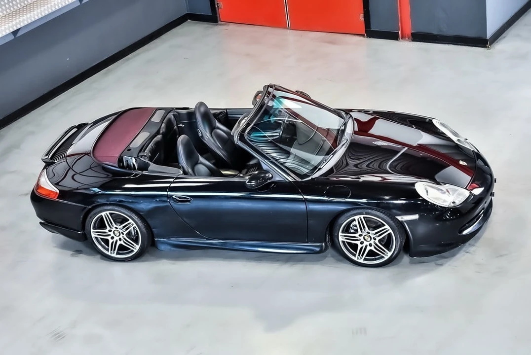 2000 Porsche 996 Carrera 4 - Image 12 of 30